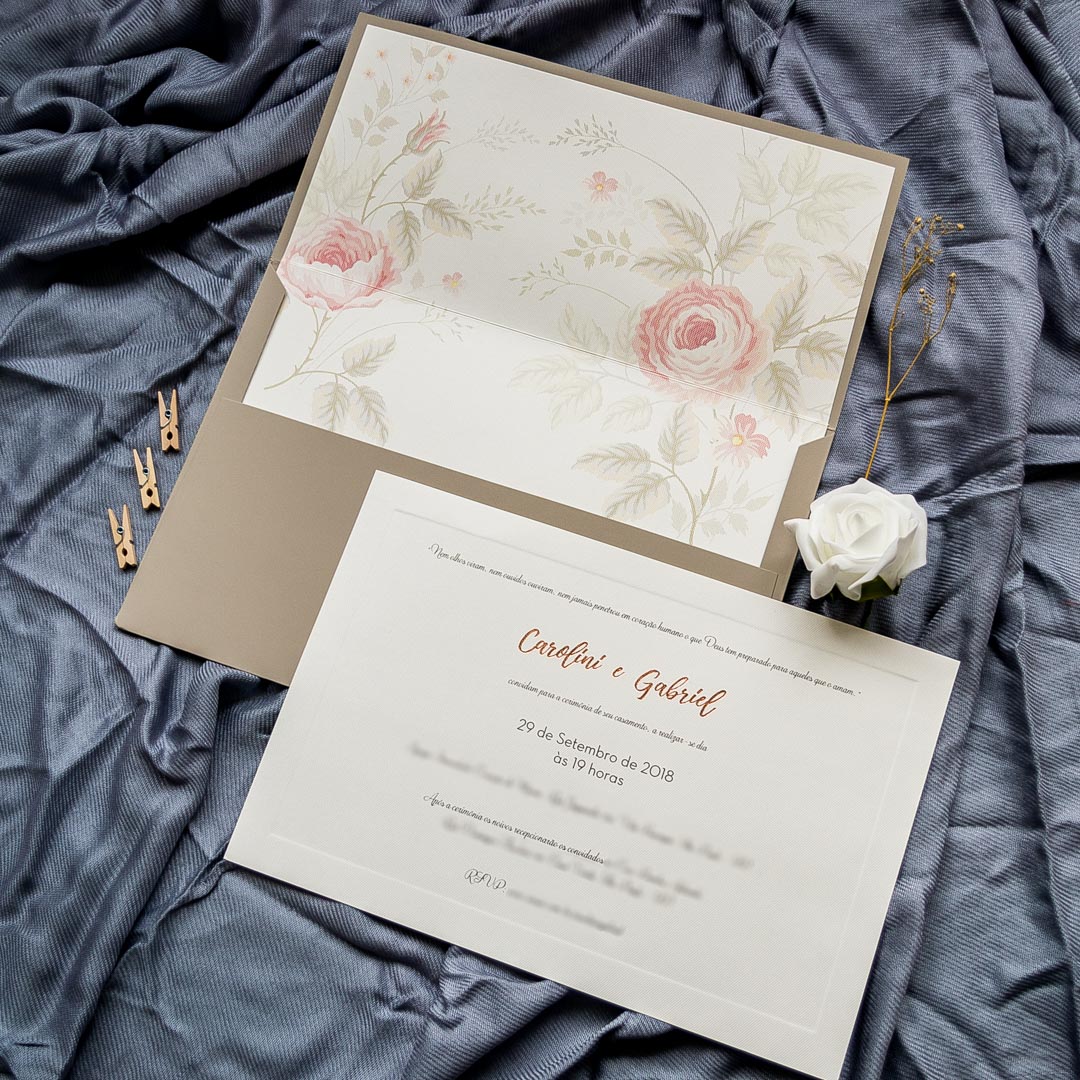 Convite de casamento com flores clássico